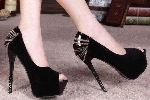 国产高跟玩鞋在线视频,时尚潮流的脚尖演绎