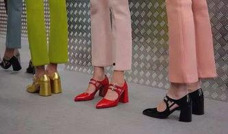 国产高跟鞋走路拍照视频,每一步都闪耀着民族时尚魅力